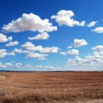 field land clouds sky horizon 533541